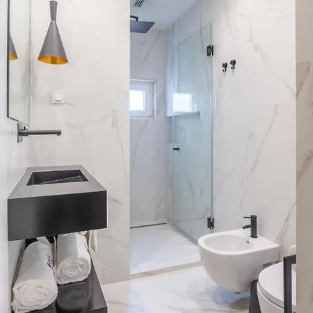 Πανσιόν Bairro Alto Music 3*